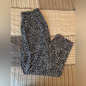 NWOT Old Navy Playa Taper Spotted Pants | black and white flowy print | size M